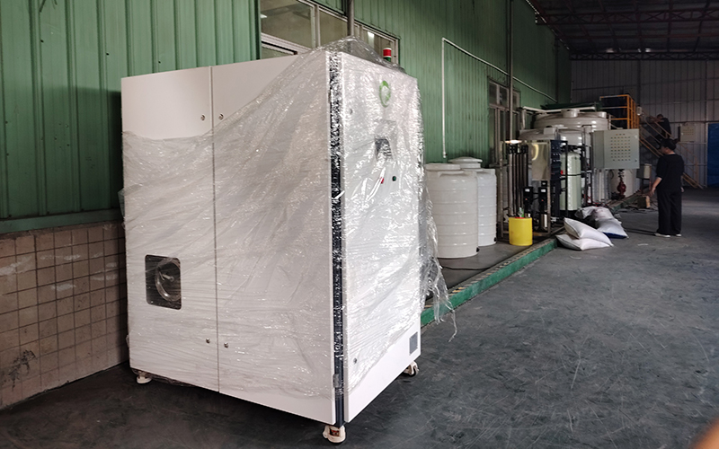 Low temperature heat pump evaporator