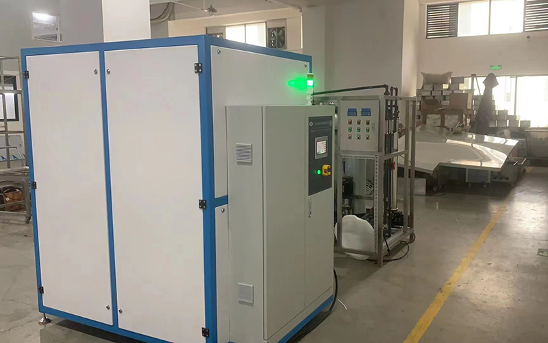 Low temperature heat pump evaporator
